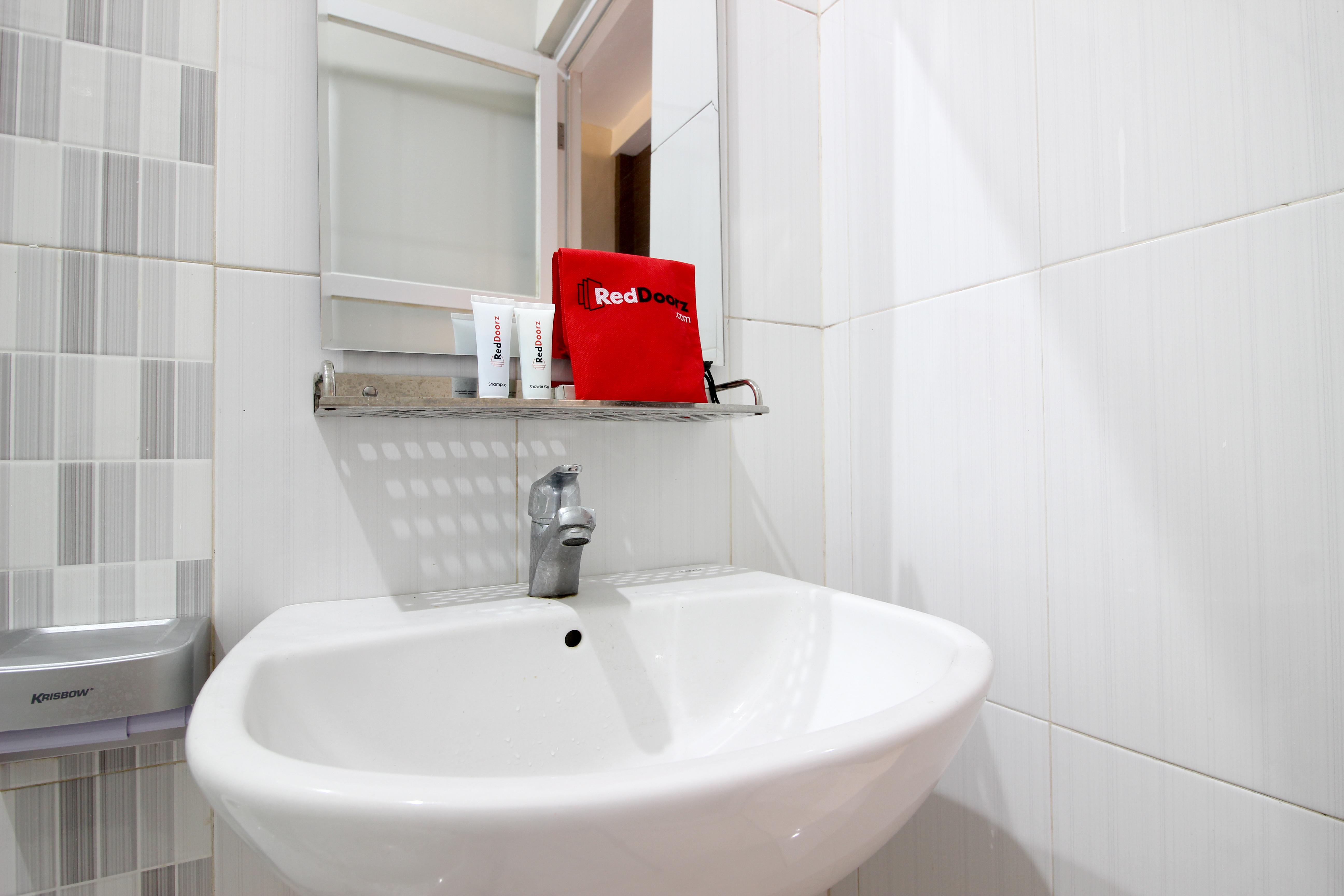Reddoorz Plus Near Upn Jogjakarta 2 Maguwo Екстер'єр фото