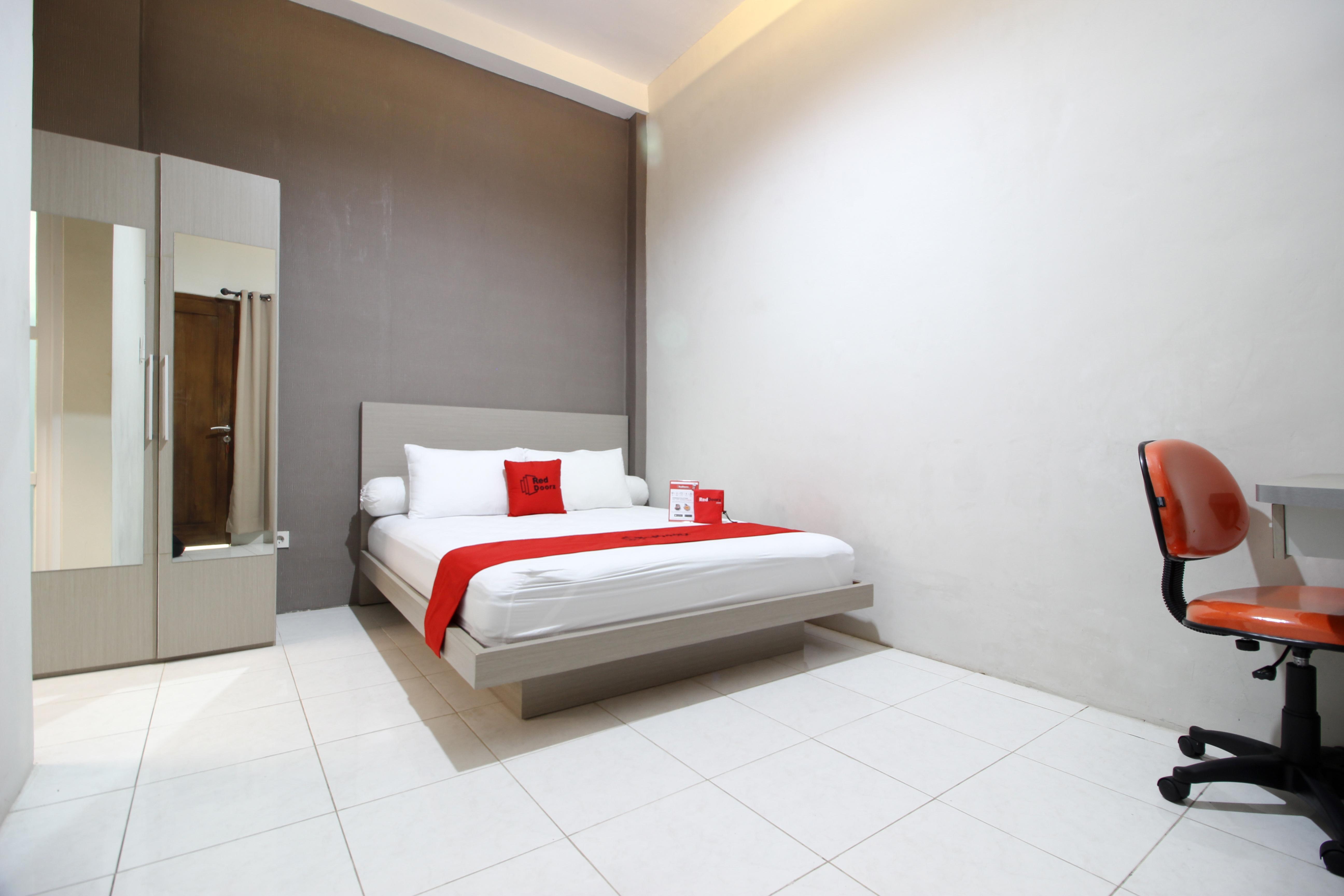 Reddoorz Plus Near Upn Jogjakarta 2 Maguwo Екстер'єр фото