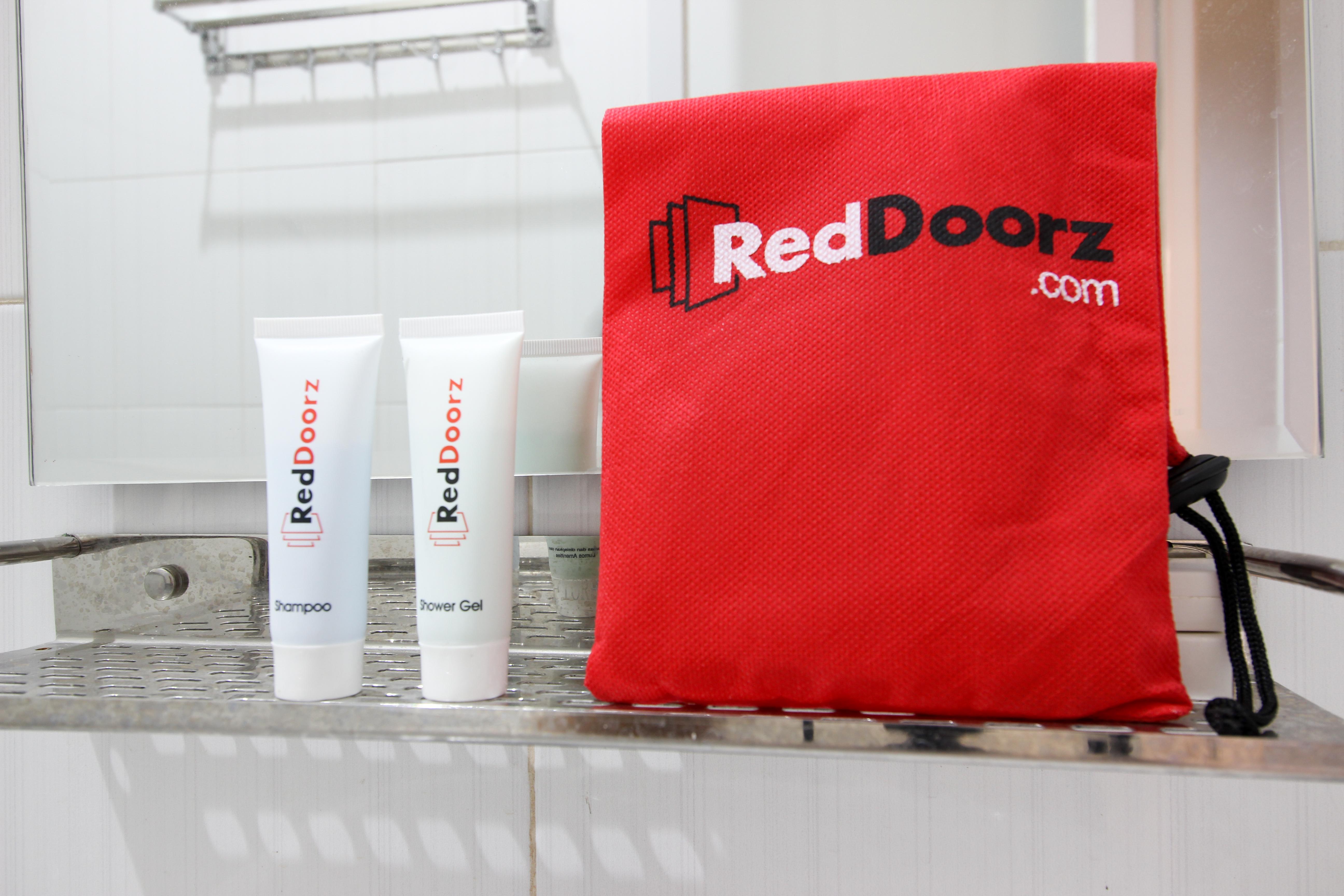 Reddoorz Plus Near Upn Jogjakarta 2 Maguwo Екстер'єр фото