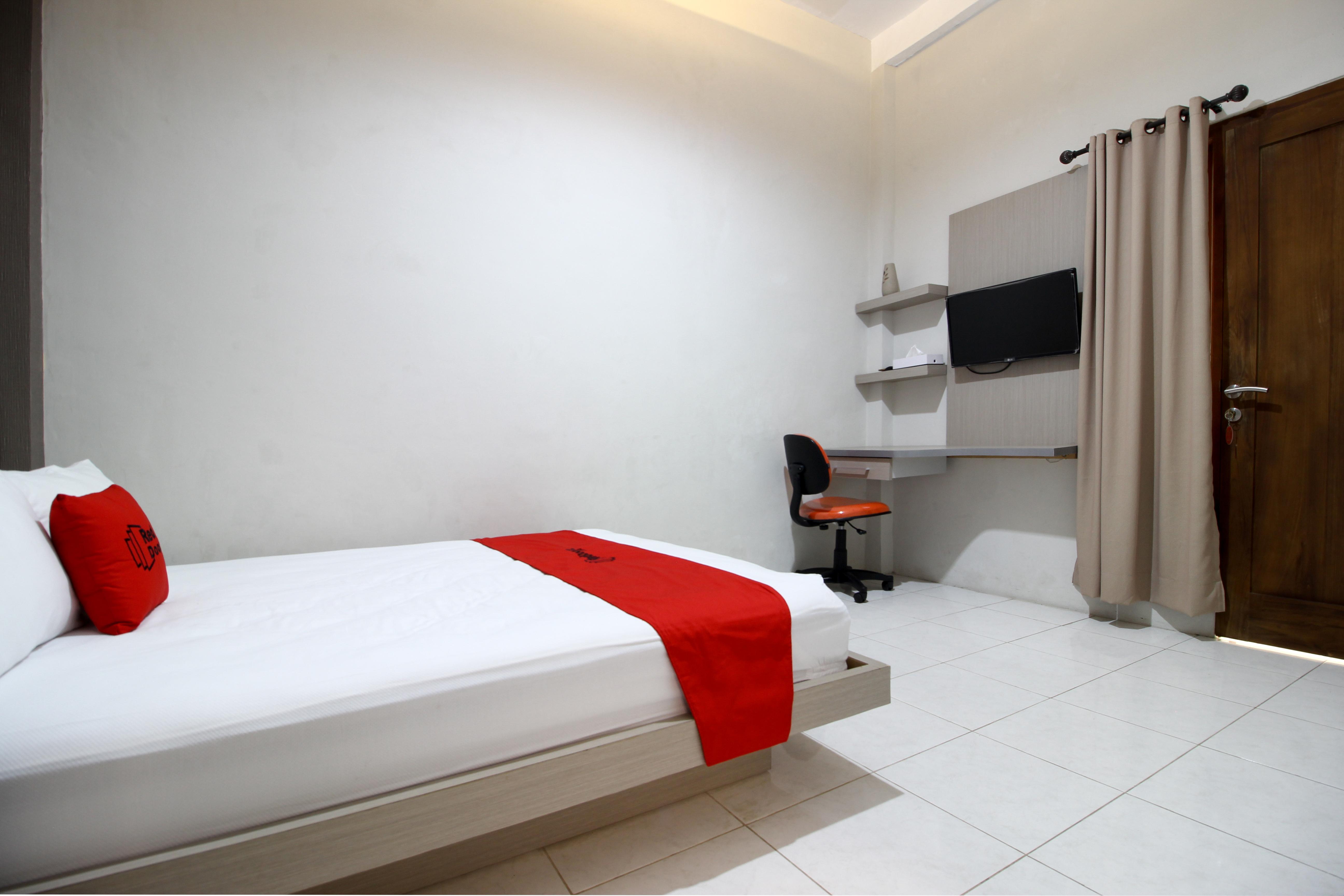 Reddoorz Plus Near Upn Jogjakarta 2 Maguwo Екстер'єр фото