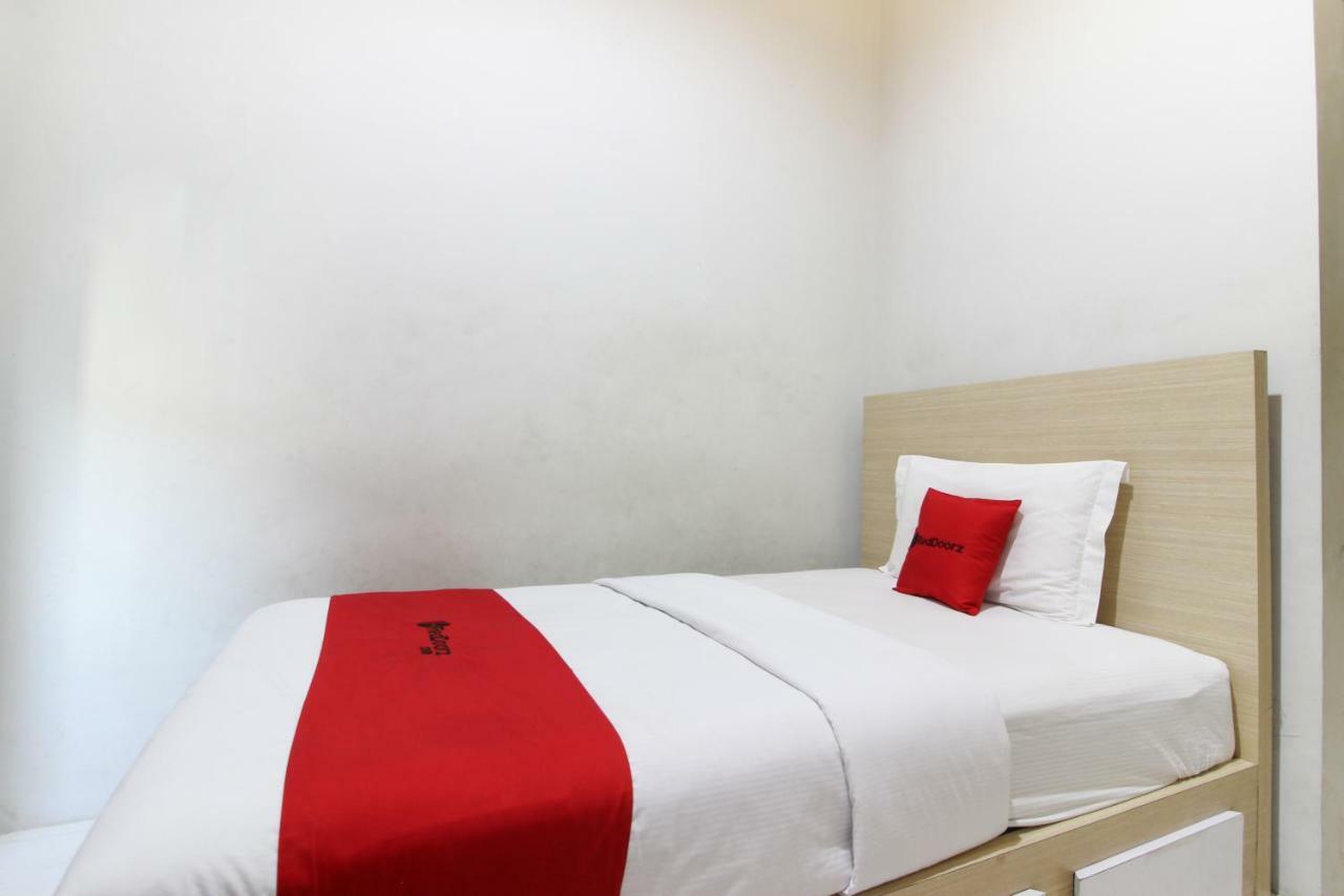 Reddoorz Plus Near Upn Jogjakarta 2 Maguwo Екстер'єр фото