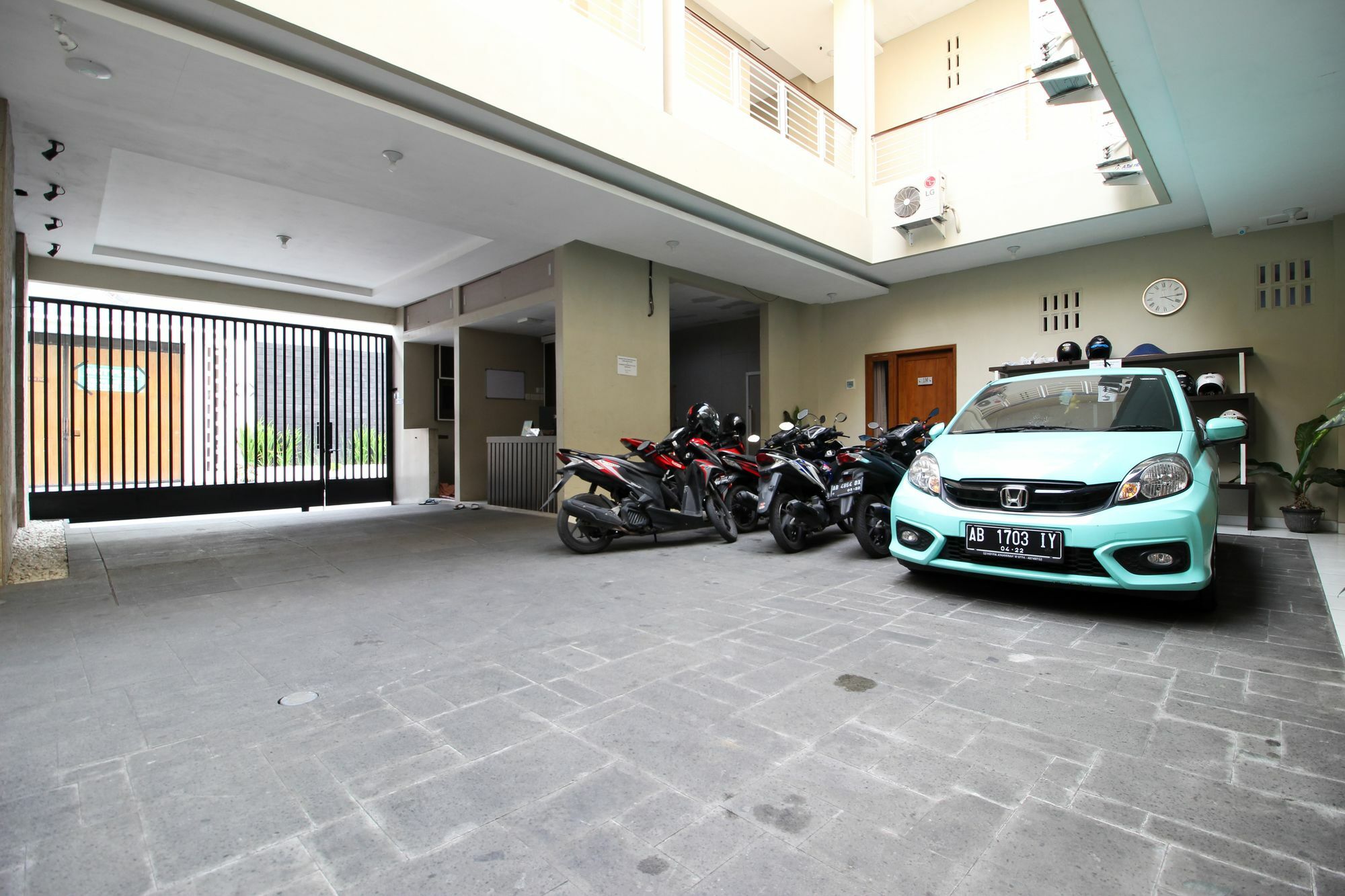 Reddoorz Plus Near Upn Jogjakarta 2 Maguwo Екстер'єр фото